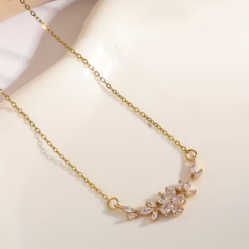Women's Flower Leaf Necklace (Gold)
