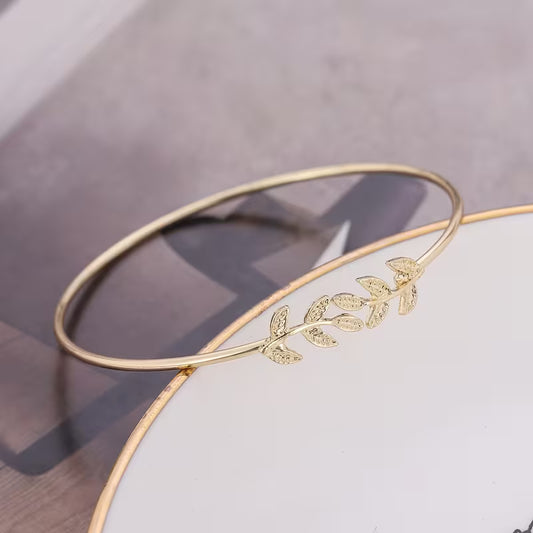 Women's Leaf Cuff Bracelet (Gold)
