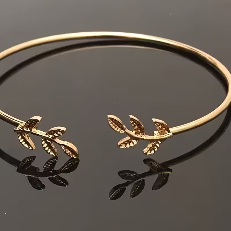 Women's Leaf Cuff Bracelet (Gold)